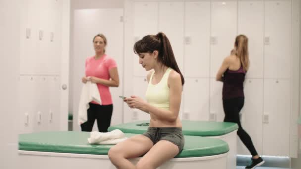 Young women relaxing in changing room — Stock Video