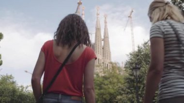 Kadın turist Katedrali fotoğraf çekimi