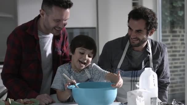 Family cooking biscuits — Stock Video