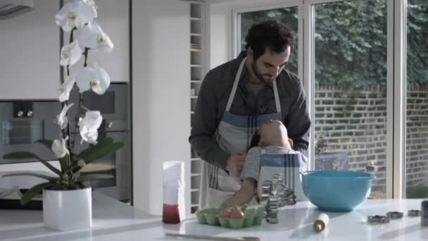 Father and son cooking biscuits — Stock Video