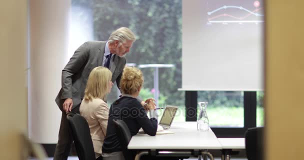 Formation Des Cadres Supérieurs — Video