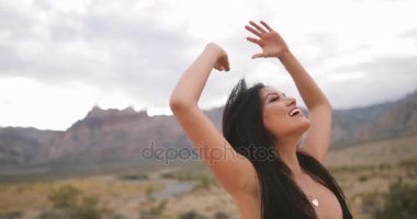 Silah havada çıktıktan ve kaygısız koyarak kadın