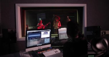 Kayıt stüdyosu grupta çalışma müzik yapımcısı