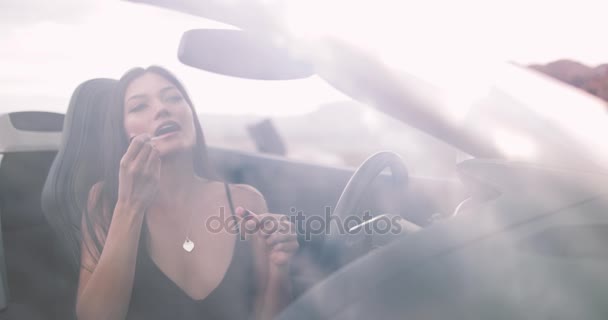 Çekici Kadın Uygulamadan Yaptığınız Cabrio Araba — Stok video