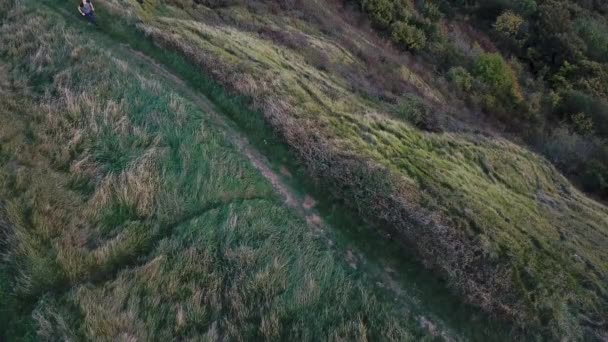 View Drone Young Adult Female Running Cliff Sea — Stock Video