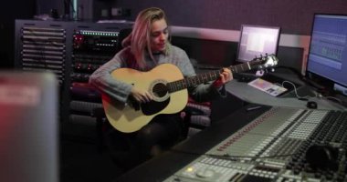 Bir müzik kayıt stüdyosu olarak söz yazarı