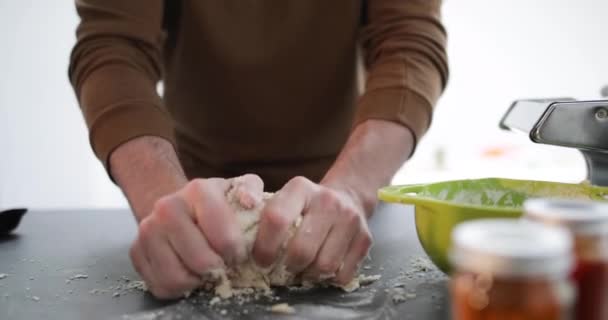 Primer Plano Del Hombre Haciendo Masa Pasta — Vídeos de Stock