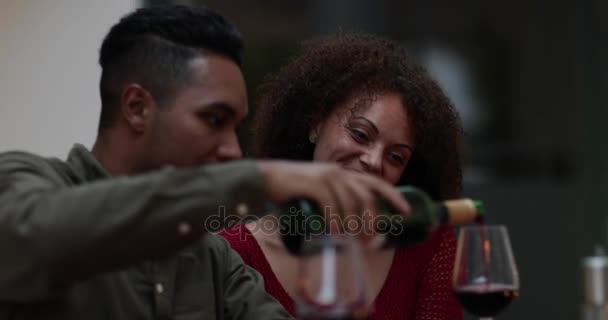 Casal Tirando Uma Selfie Uma Celebração — Vídeo de Stock