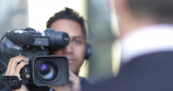 Cameraman Filmagem Para Transmissão Mídia — Vídeo de Stock