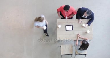 Dijital tablet iş karşılaşma içinde kullanma bir takım genel gider çekim