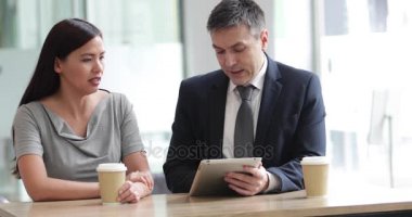 Bir sunuya ofisinde dinleme işkadını