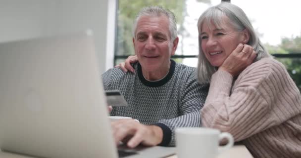 Senioren kaufen online ein — Stockvideo