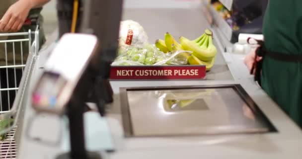Supermarkt kassa scan — Stockvideo