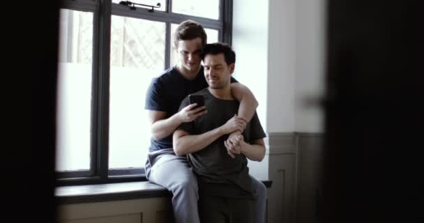 Young Male Couple Making Plans Smartphone — Stock Video