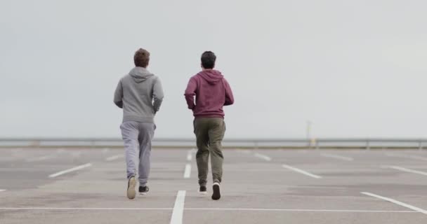 Amis Masculins Jogging Extérieur — Video