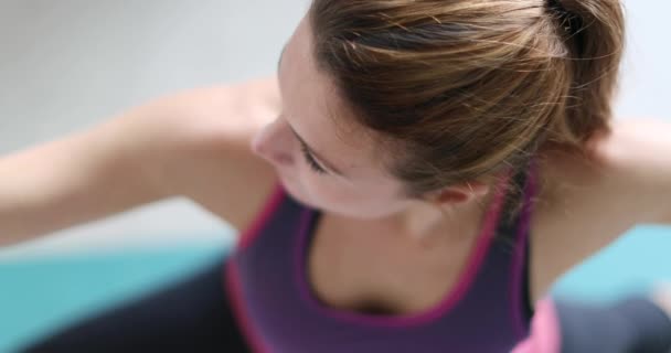 Joven Mujer Adulta Haciendo Yoga Casa — Vídeos de Stock