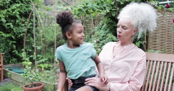 Avó com neto no jardim — Vídeo de Stock