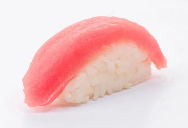 Sushi Fresco Saboroso Isolado Fundo Branco Cozinha Japonesa Comida Asiática — Fotografia de Stock