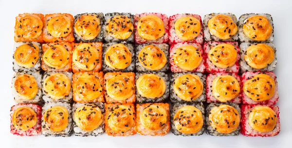 Velké Sushi Rolky Nastavit Izolované Bílém Pozadí Chutné Čerstvé Sushi — Stock fotografie