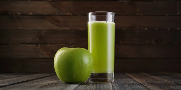 Succo Mela Verde Appena Spremuto Bicchiere Alto Sfondo Legno Scena — Foto Stock