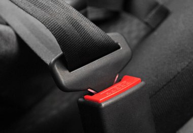 Emniyet kemerini bağla.