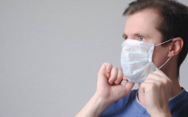 Adam ve tıbbi maske. sağlık koruması