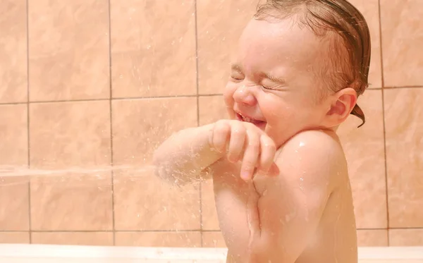 Baby girl having fun washing in bath. — Stock Photo, Image