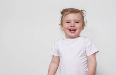 Çok tatlı küçük bir çocuğun portresi.