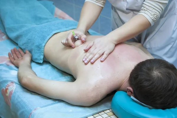 Man receiving massage relax treatment from female hands — Stock Photo, Image