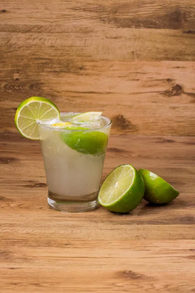 Caipirinha Cóctel Nacional Brasileño Elaborado Con Cachaca Licor Caña Limón — Foto de Stock