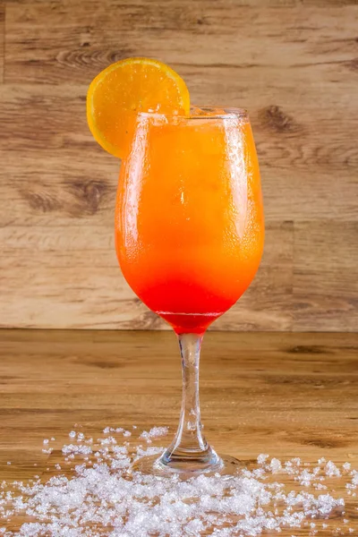 Cocktail Aperol Spritz Fundo Madeira — Fotografia de Stock