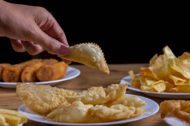 Pastel Brezilya usulü tipik atıştırmalıklar..