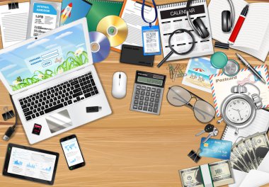 çalışma alanı nesne ve ahşap masa üstünde alet ile