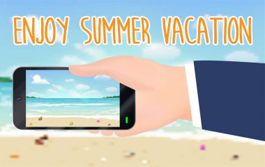 yaz tatil ve smartphone yakalama plaj keyfini çıkarın