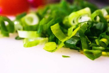 Taze soğan yaprağından makro shot.