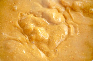 Kavanozda kaynamış Hint cevizi sütü..