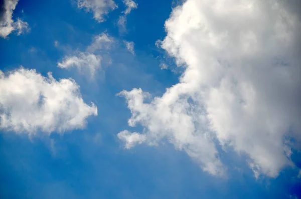 Langit Biru Dengan Latar Belakang Awan Dan Tekstur — Stok Foto