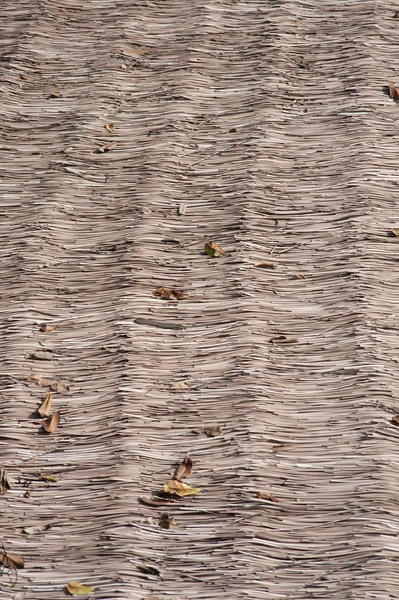 Close-up van droog stro rieten dak van traditionele Thaise house. — Stockfoto