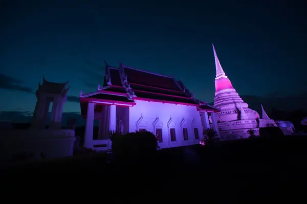 Colorido en el crepúsculo de Phra Samut Chedi Pagoda en Tailandia . —  Fotos de Stock