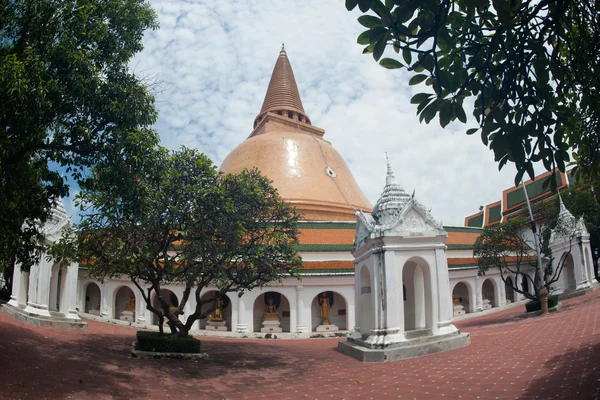 Phra Pathom Chedi je dominantou Nakhonpathom provincii v Thajsku. — Stock fotografie