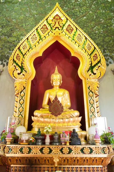 Phra Putha Niruntalai em Phra Phrathom chedi na Tailândia . — Fotografia de Stock