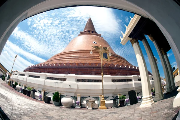 Phra Pathom Chedi is het oriëntatiepunt van Nakhonpathom provincie in Thailand. — Stockfoto