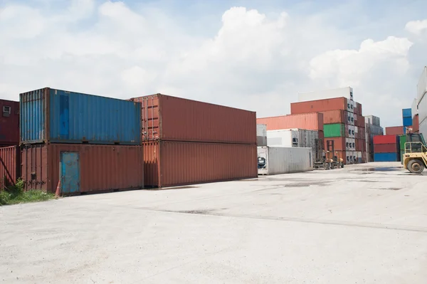 Pila de contenedores de carga . — Foto de Stock