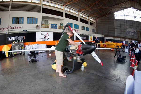 航空機パイロットは修復されました. — ストック写真