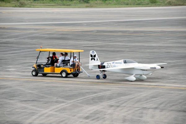 Ангар для перевозки самолетов в воздушной гонке 1 . — стоковое фото