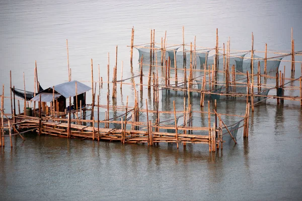 Fishing traps in Net Fishing Thailand, Thailand Shrimp Fishing. — Stock Photo, Image