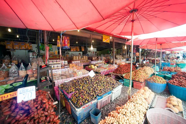 Tailândia frutas ervas no mercado de rua . — Fotografia de Stock