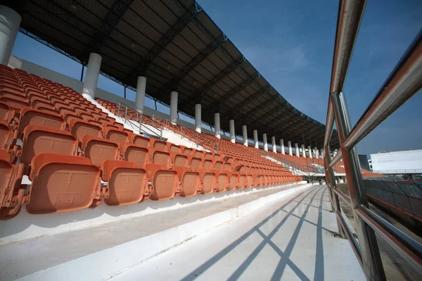 Colorido de asientos de estadio en el fondo . —  Fotos de Stock