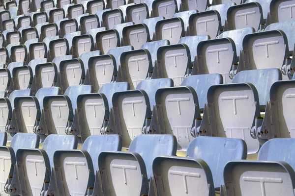 Colorido de assentos de estádio no fundo . — Fotografia de Stock