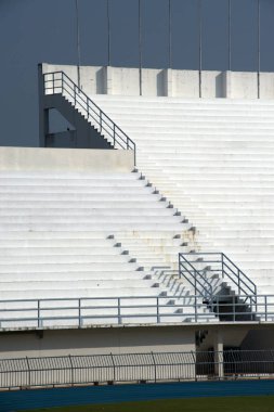 Stadyumdaki boş koltuklar.